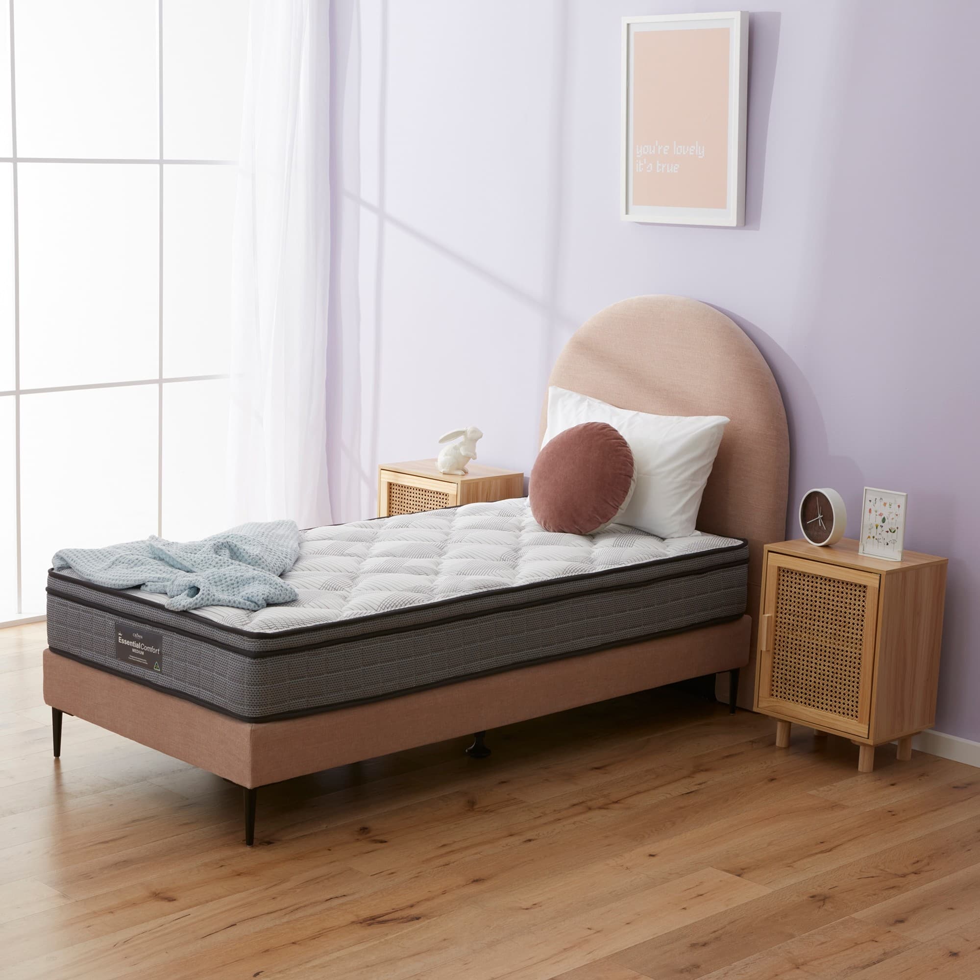 Lifestyle image of the Vogue Base from Forty Winks